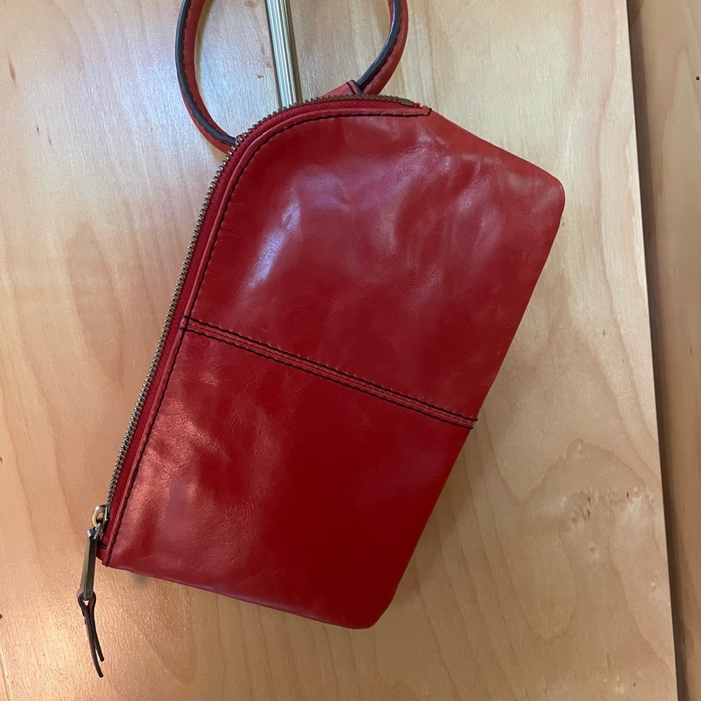 HOBO Sable wristlet. - Picture 2 of 6